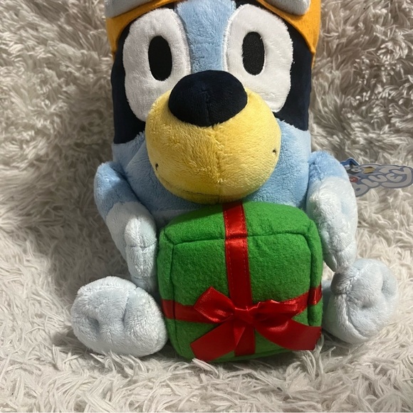 Bluey Christmas Crown and Gift Plush Toy Limited Edition NWT - Picture 2 of 11